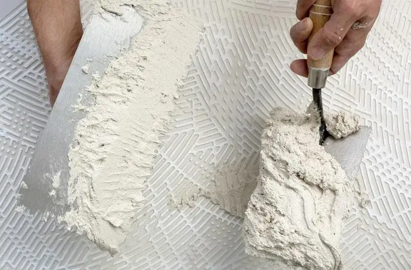 Jak zrobić zaprawę gipsową bez błędów – prosty poradnik krok po kroku