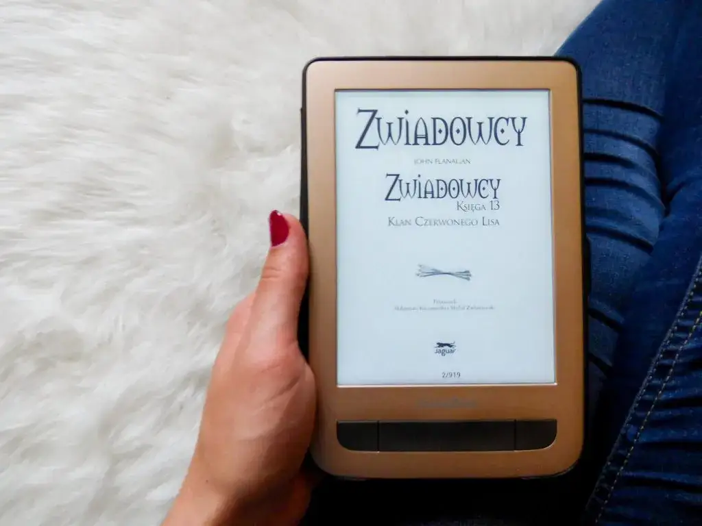 Recenzja książki zwiadowcy: czy warto zanurzyć się w tę przygodę?