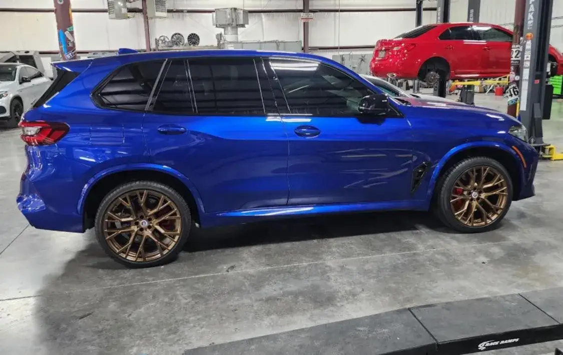 Niebieskie auto jaki kolor felg - wybierz idealne felgi do swojego auta