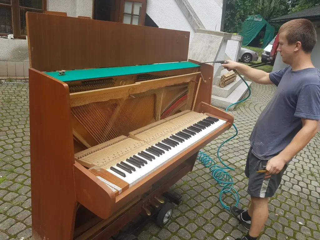 Jak rozebrać pianino bezpiecznie: kompletna instrukcja dla początkujących