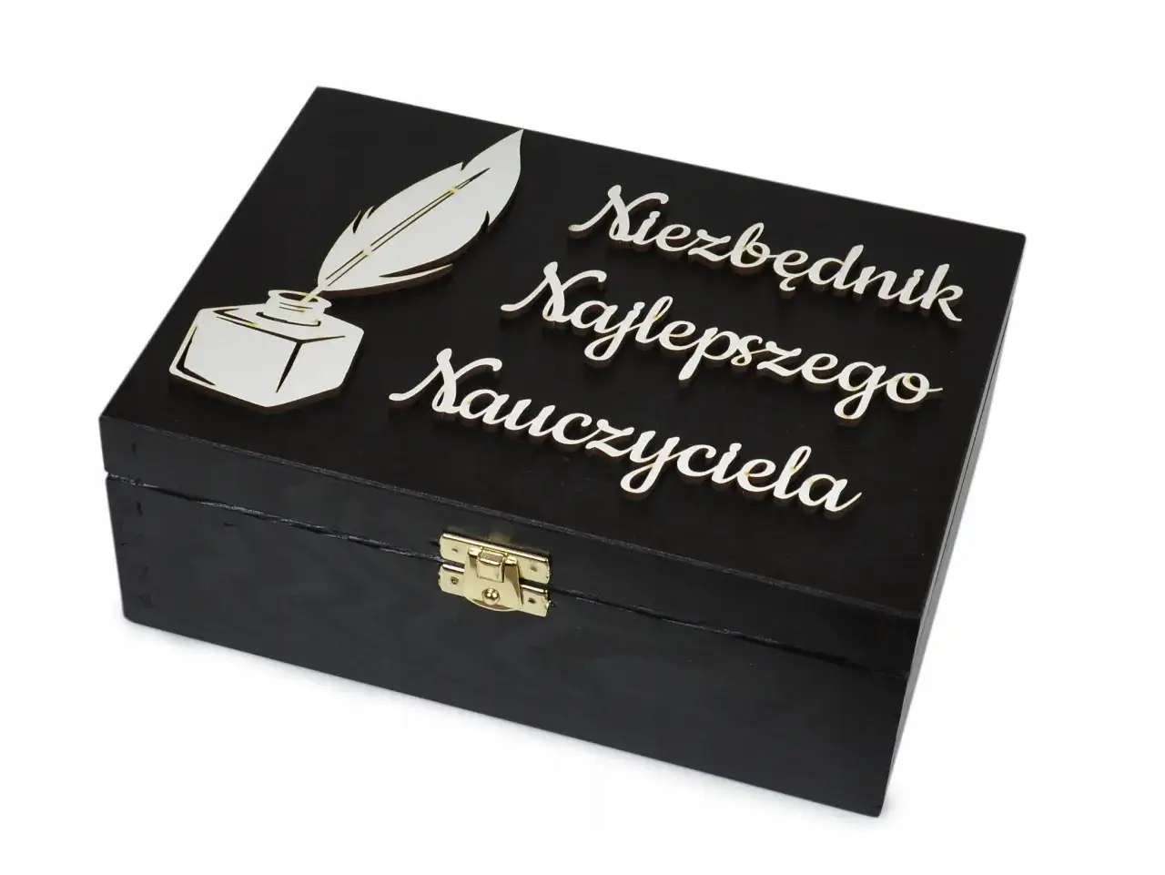 Czarna szkatułka z piórem i kałamarzem, ozdobiona napisem "Niezbędnik Najlepszego Nauczyciela". Idealna dedykacja dla nauczyciela.