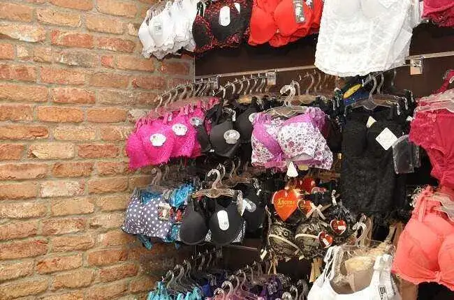 Jakie zyski można osiągnąć z prowadzenia sklepu z bielizną? Zobacz!