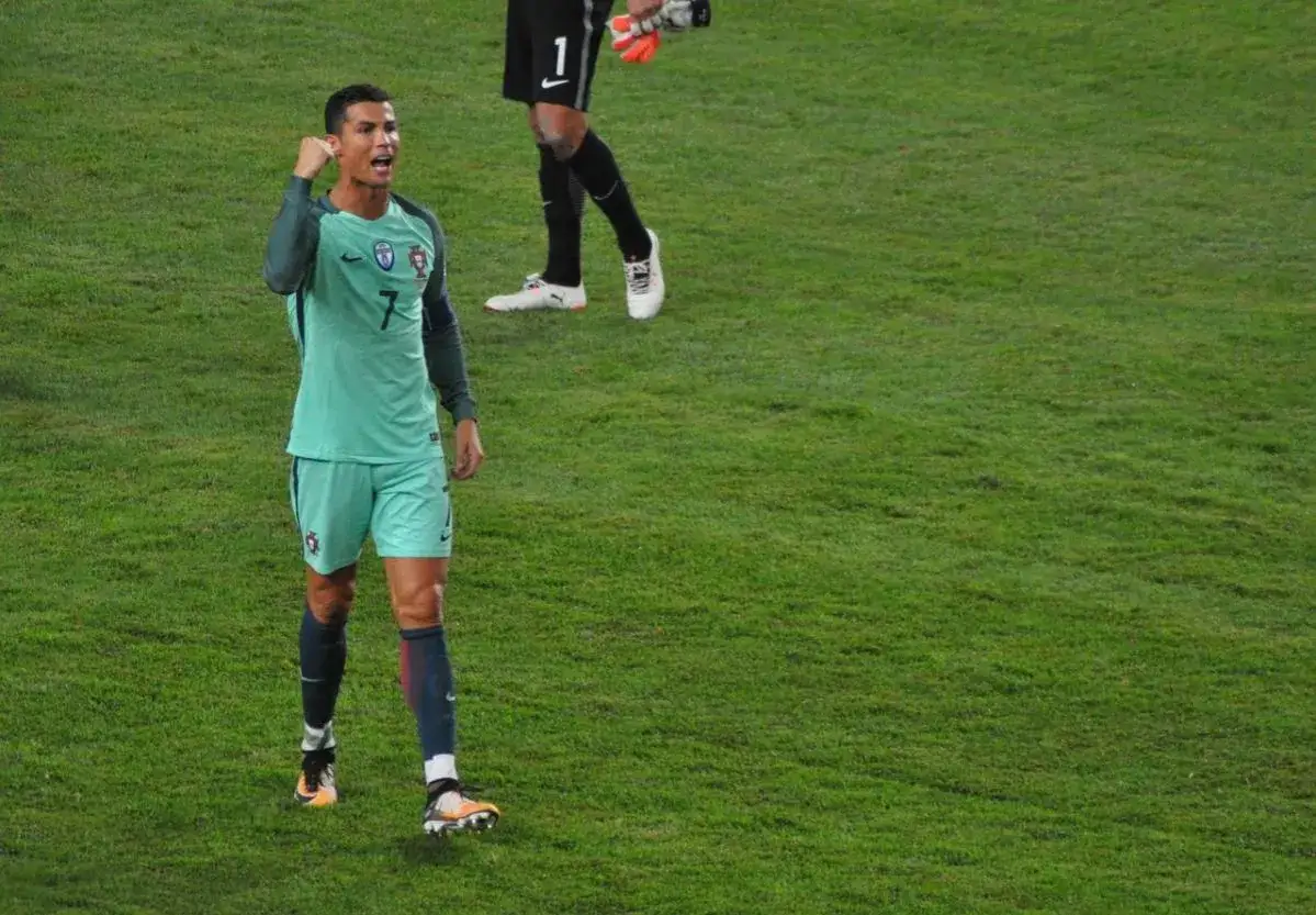 Zarobki Ronaldo na godzinę – jak oblicza się te niewiarygodne kwoty?