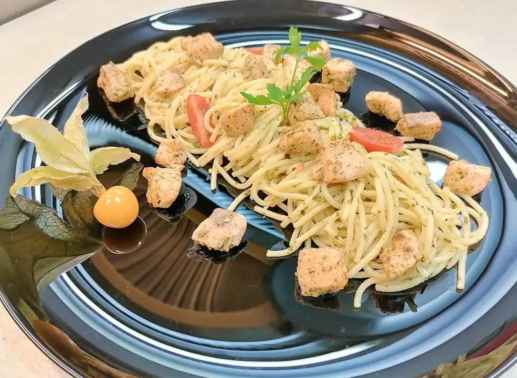 Spaghetti z łososiem: Przepis idealny + triki szefa kuchni