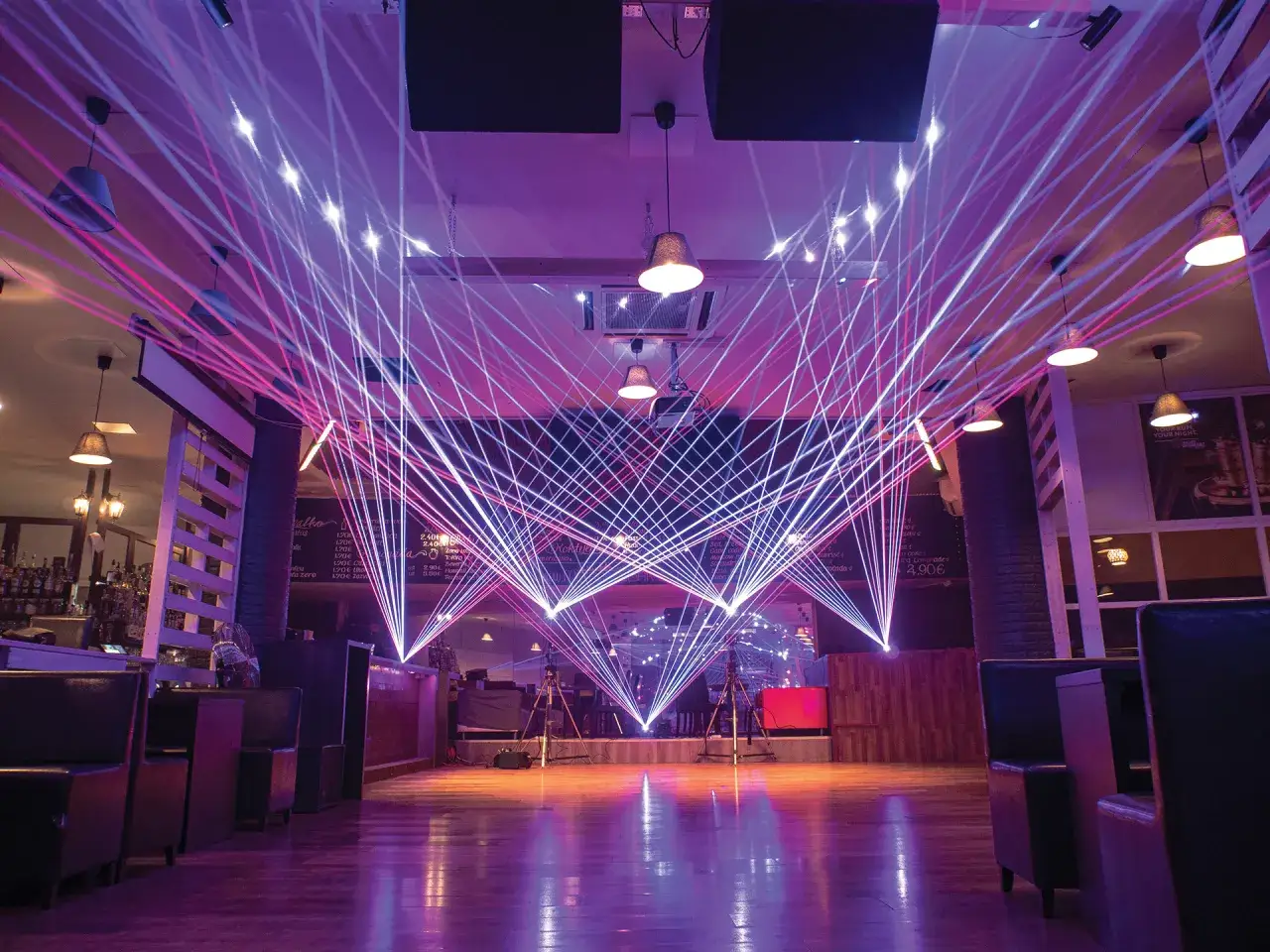 Najlepsze lasery estradowe: jak wybrać idealny model na wydarzenie