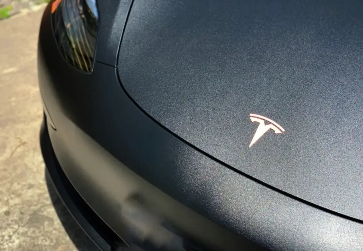 Jak okleić zderzak folią i uniknąć pęcherzy powietrza