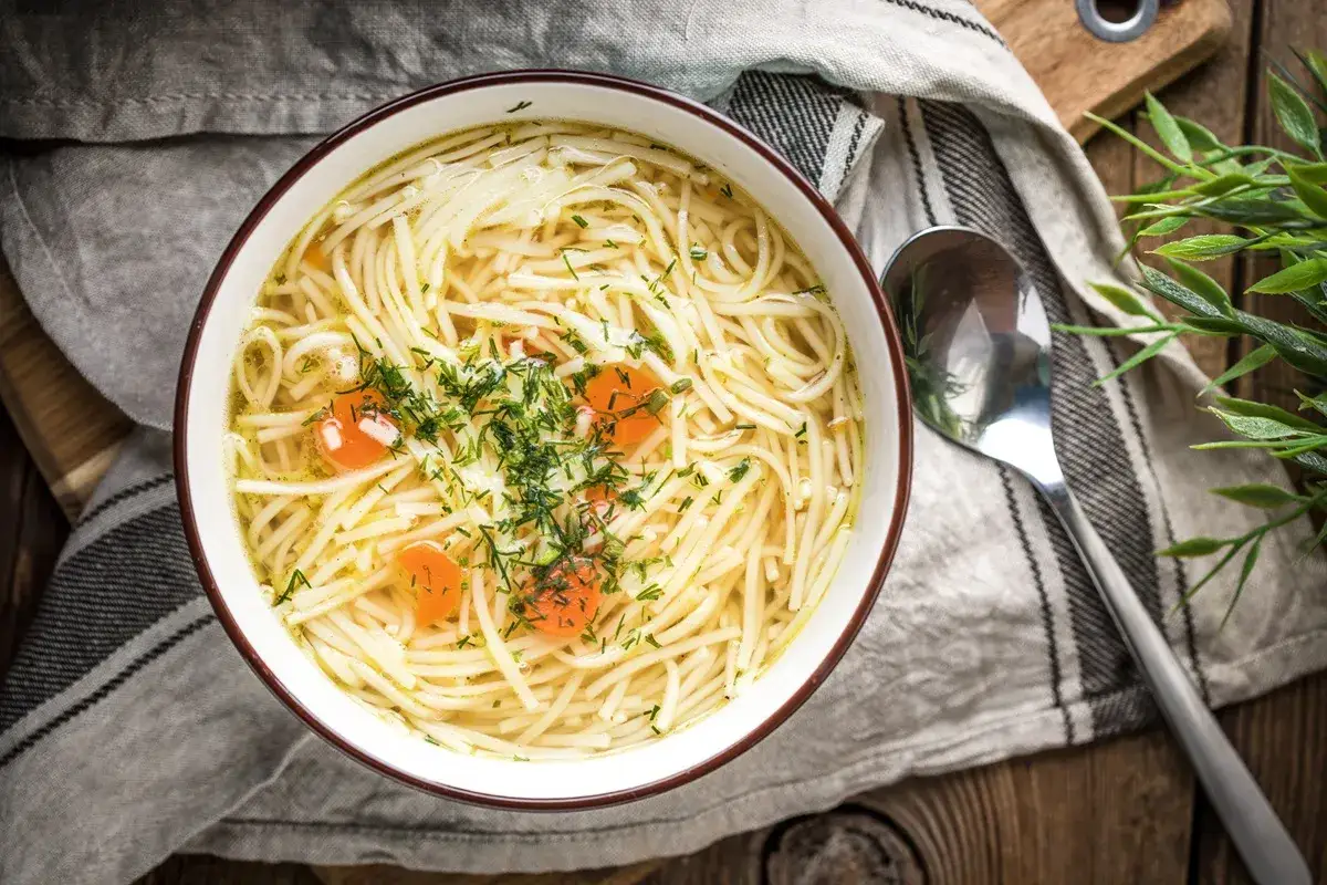 Czy rosół jest dietetyczny? Odkryj jego kaloryczność i korzyści zdrowotne