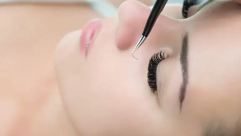 Od czego rosną rzęsy? Poznaj sekrety ich zdrowego wzrostu