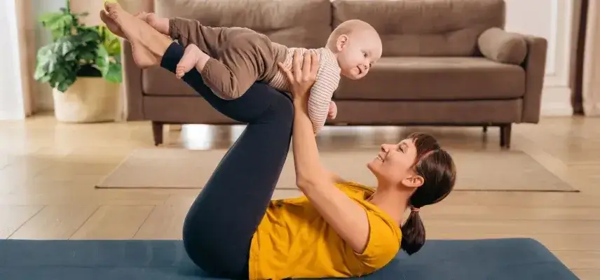 Powrót do formy po porodzie: Kiedy i jak bezpiecznie zacząć ćwiczyć?