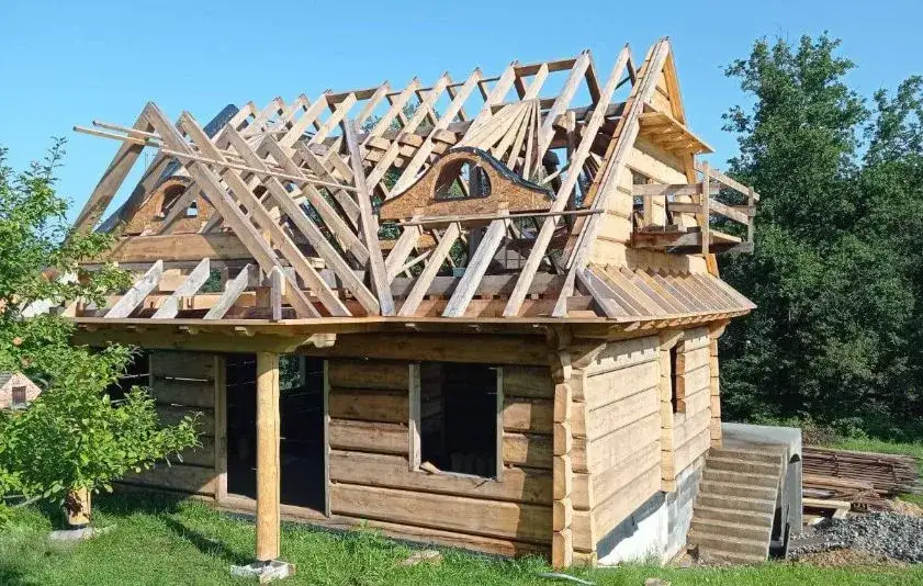 Jaka grubość bala na dom całoroczny, aby uniknąć wysokich kosztów ogrzewania?