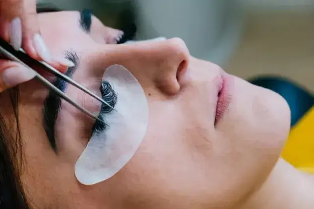 Czy laminowane rzęsy można malować? Oto, co musisz wiedzieć