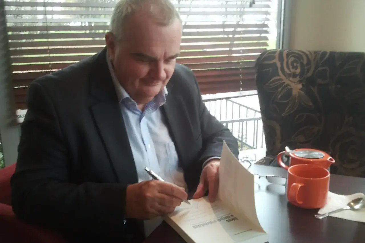 Kim jest Alex Barszczewski: Od sprzedawcy gazet do guru rozwoju