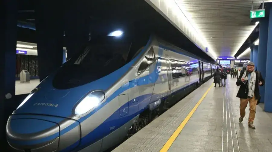 Szczecin-Warszawa: 560 km. Jak szybko i tanio dojechać do stolicy?