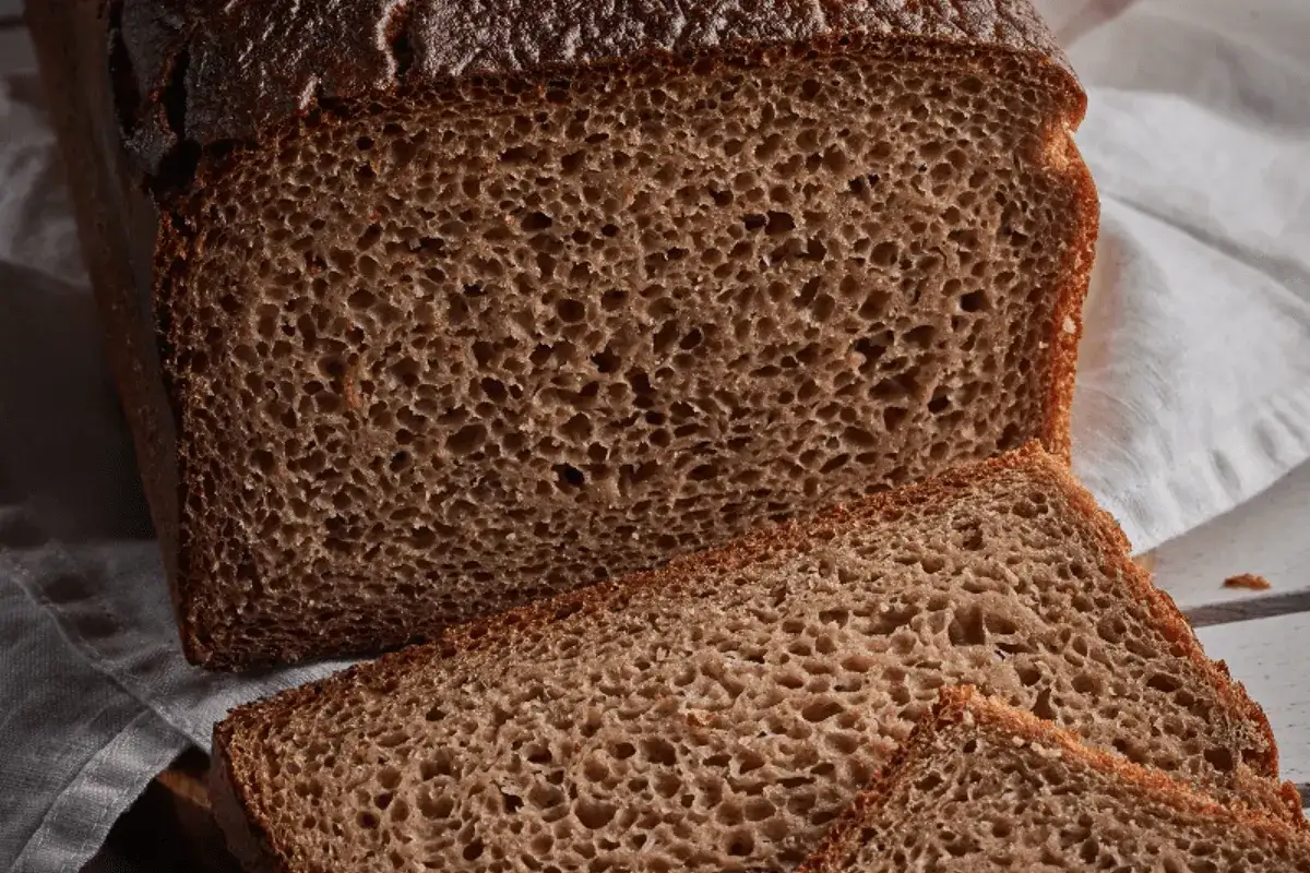 Ile kalorii ma chleb razowy i dlaczego warto go jeść?