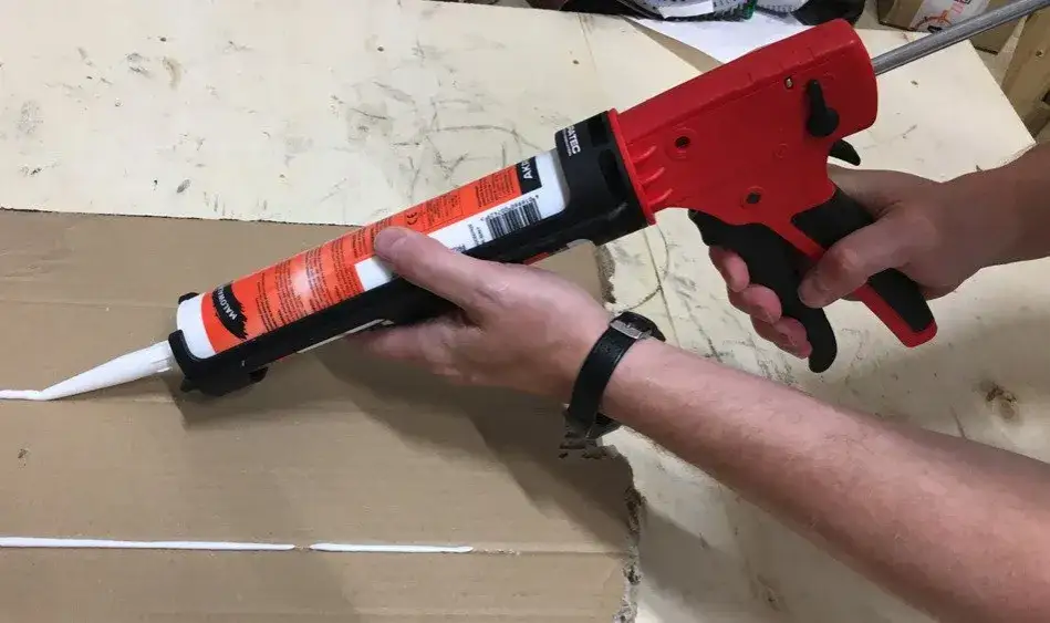 Jak działa pistolet do silikonu? Odkryj sekrety efektywnej aplikacji