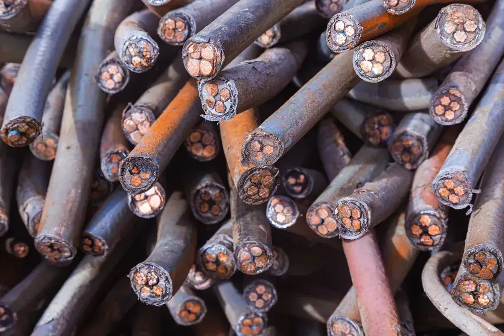 Skąd wziąć kable miedziane – najlepsze źródła i porady na zakup