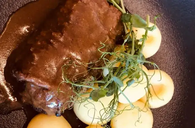 Gdzie zjeść rolady śląskie w Katowicach - najlepsze restauracje i smaki