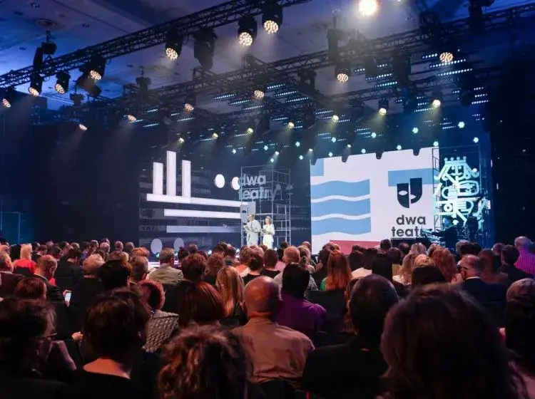 Festiwal Dwa Teatry: Odkryj niezapomniane spektakle i nagrody