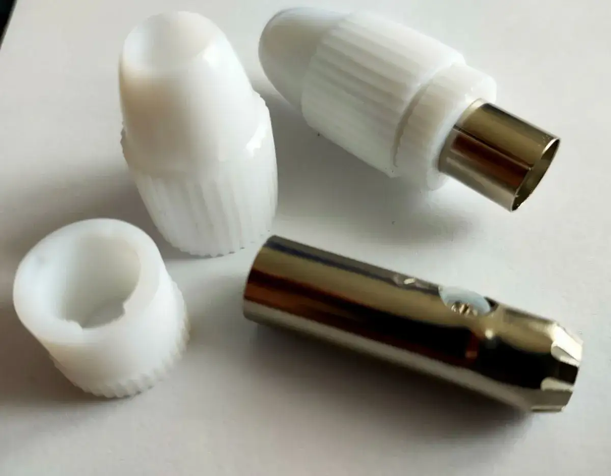 Jak prawidłowo założyć końcówkę na kabel antenowy i uniknąć błędów