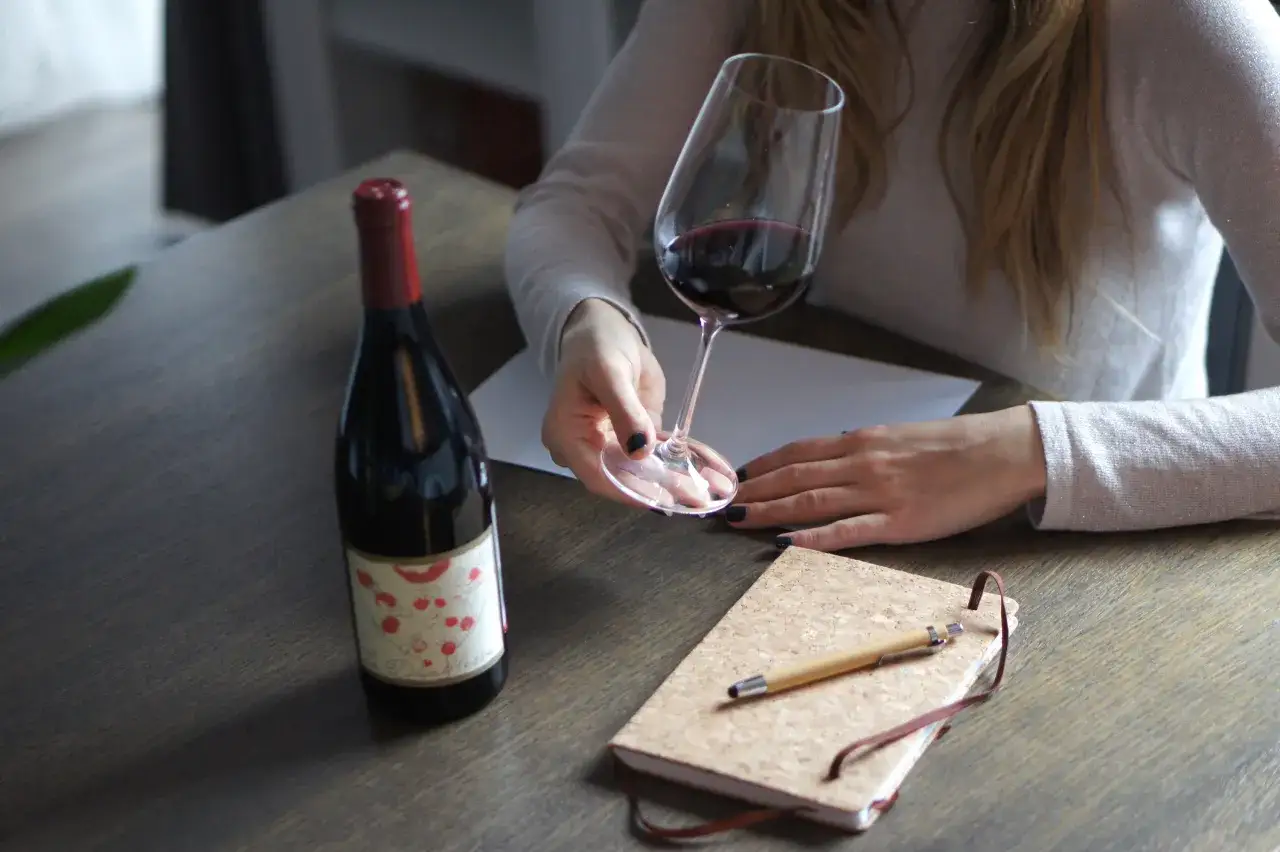 Jak degustować wino: Kluczowe kroki, które musisz znać