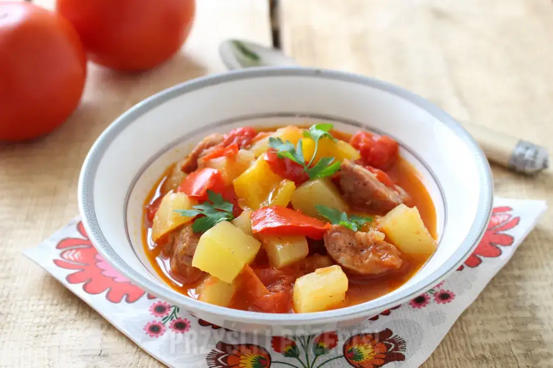 Jakie przyprawy do leczo z kiełbasą, by wydobyć pełnię smaku?