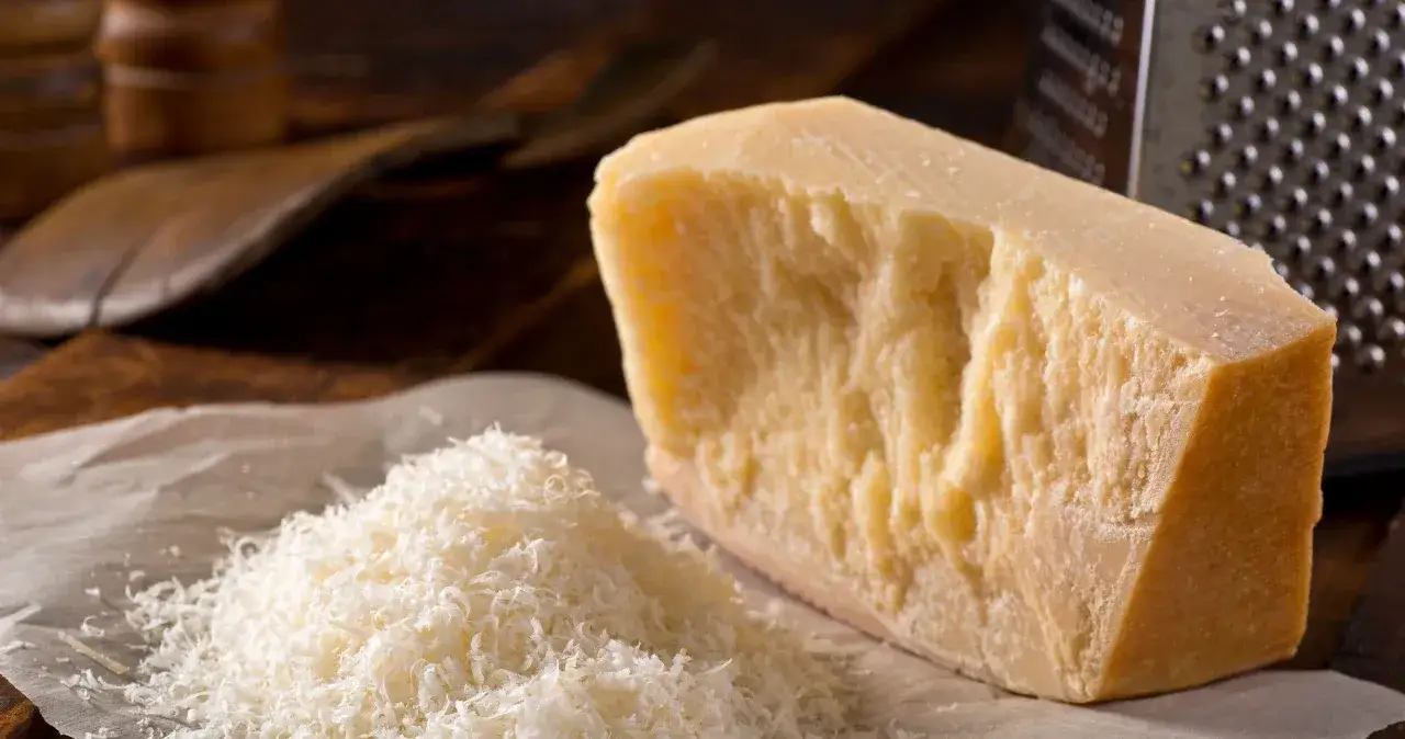 Czy parmezan jest zdrowy? Odkryj korzyści i zagrożenia dla zdrowia