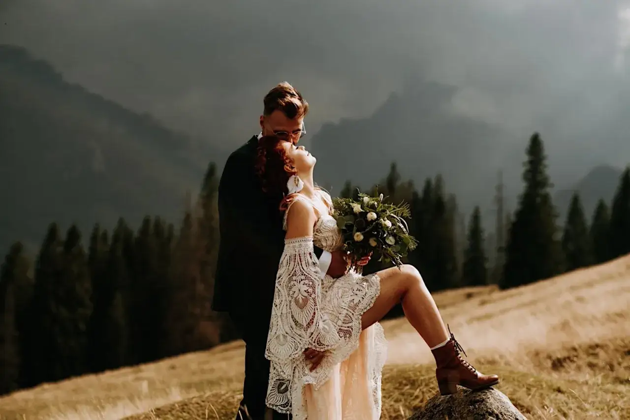 Jak zorganizować bajkowy ślub w kaplicy w Dolinie Chochołowskiej: poradnik