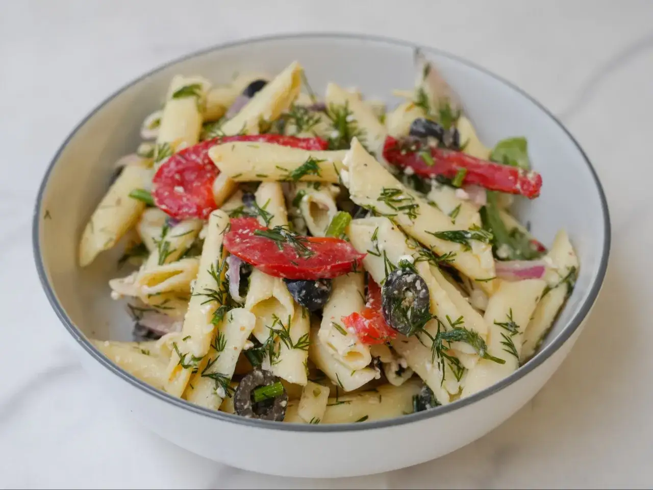 Pyszne sałatki z penne: proste przepisy na wyjątkowe smaki