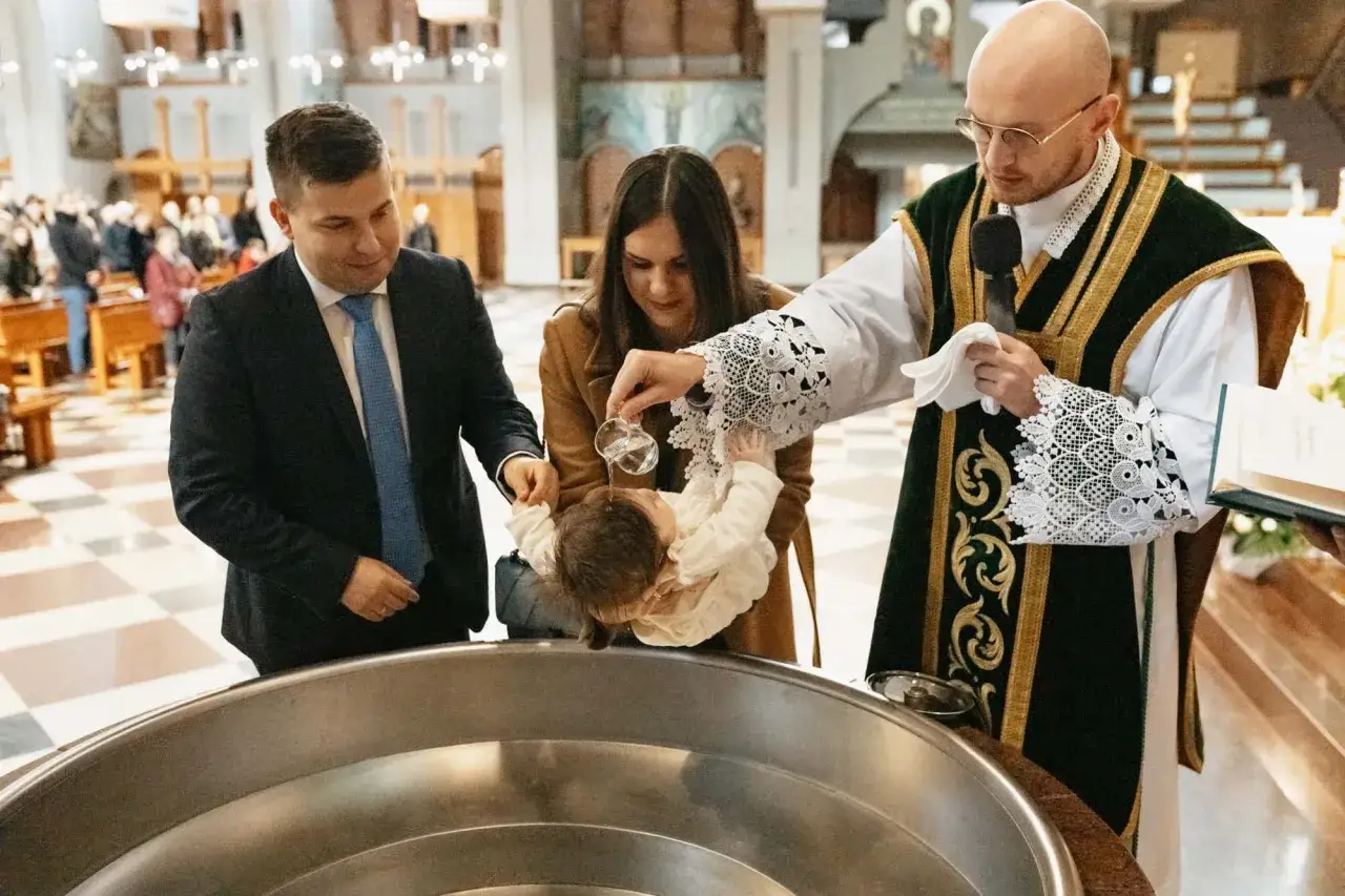 Fotografia chrztu: Ceny, pakiety i co musisz wiedzieć przed wyborem.