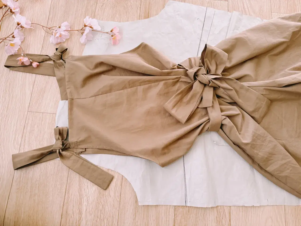 Jak uszyć kombinezon damski - proste kroki i praktyczne porady