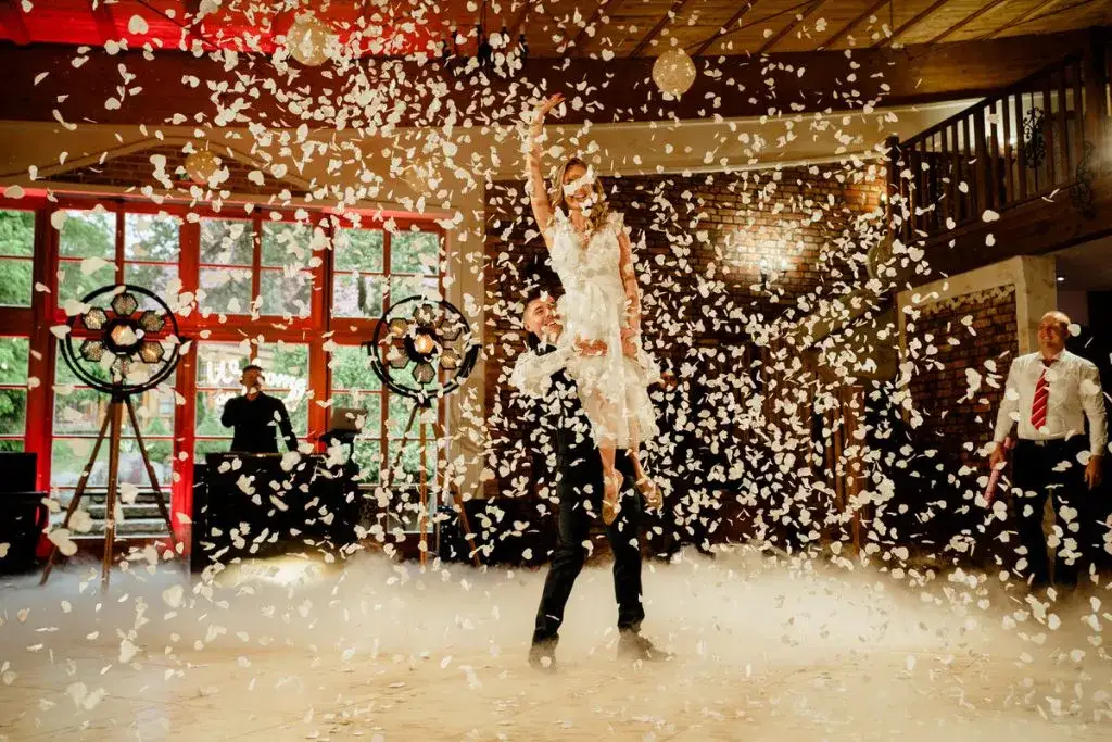 Ile konfetti na wesele - idealna ilość dla niezapomnianego efektu