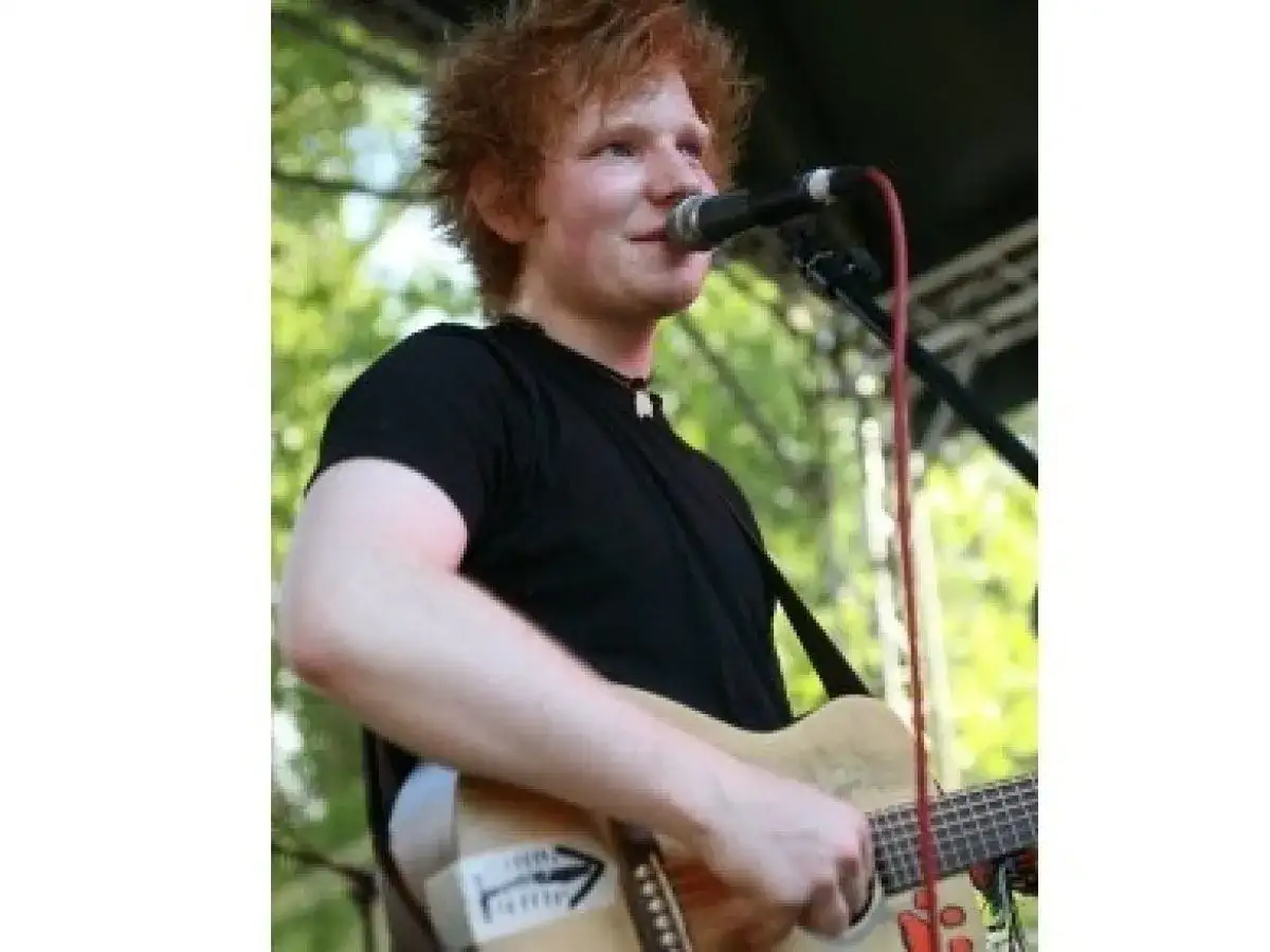 Ed Sheeran kto to? Poznaj jego niezwykłą biografię i osiągnięcia