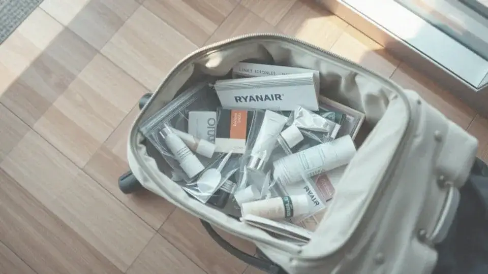 Czy można przewozić perfumy w samolocie? Poznaj ważne zasady