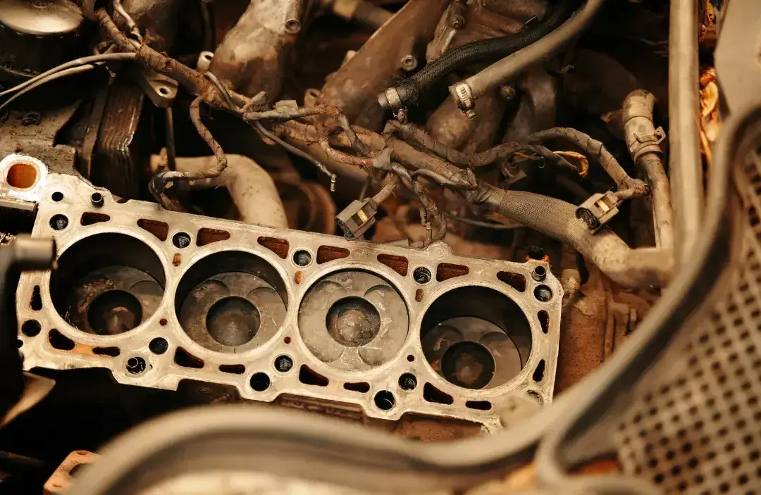 Chłodnica oleju czy uszczelka pod głowicą – jak uniknąć kosztownych napraw?