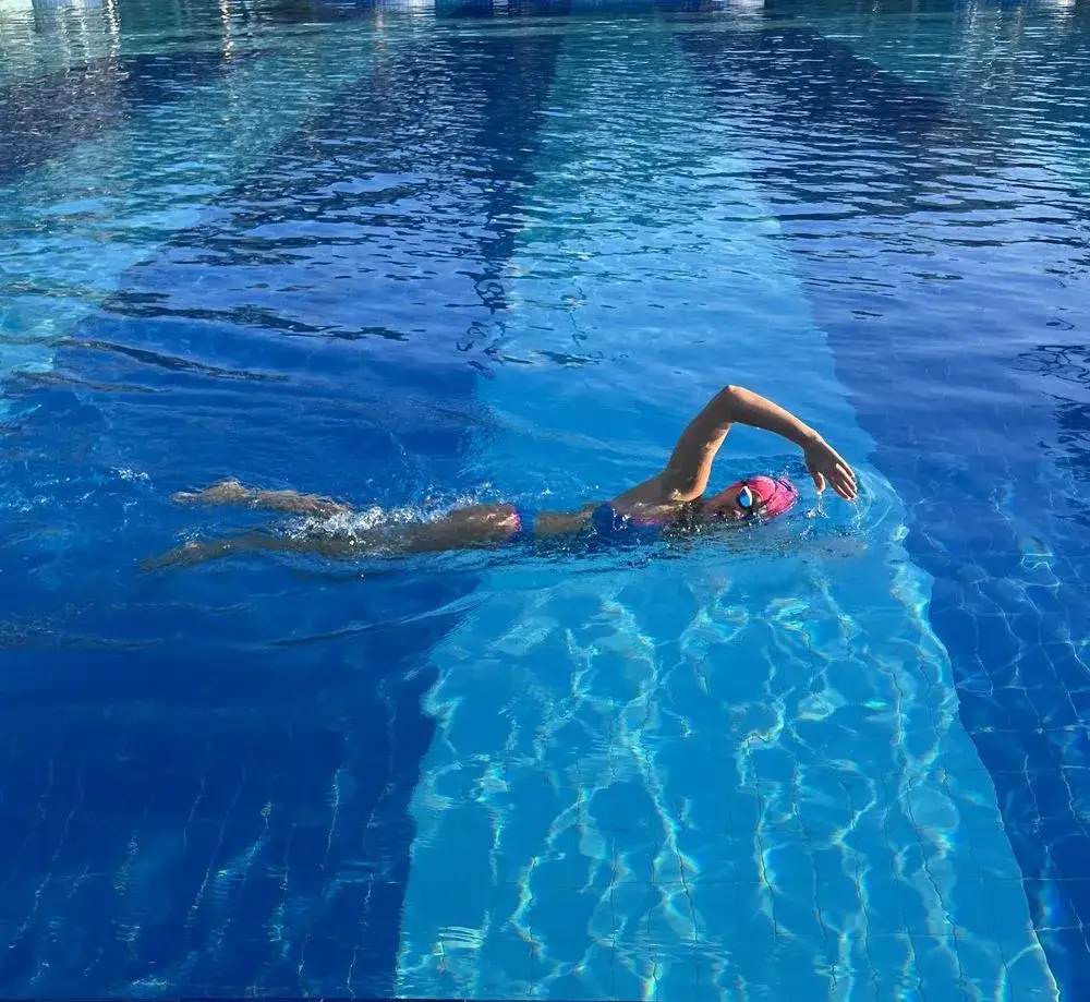 Kraul na długie dystanse: Opanuj technikę, zwiększ wytrzymałość!