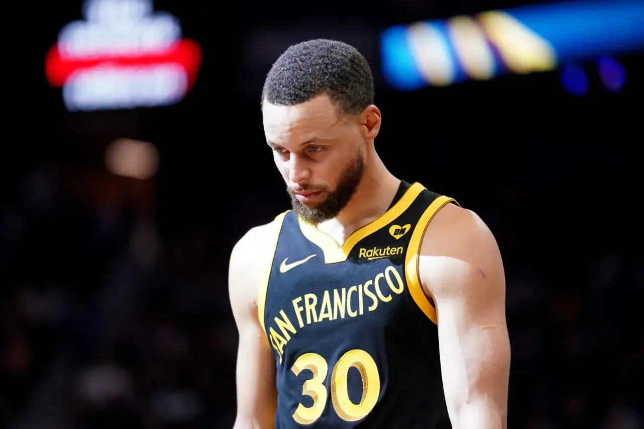 Gdzie gra Stephen Curry? Odkryj jego rolę w Golden State Warriors