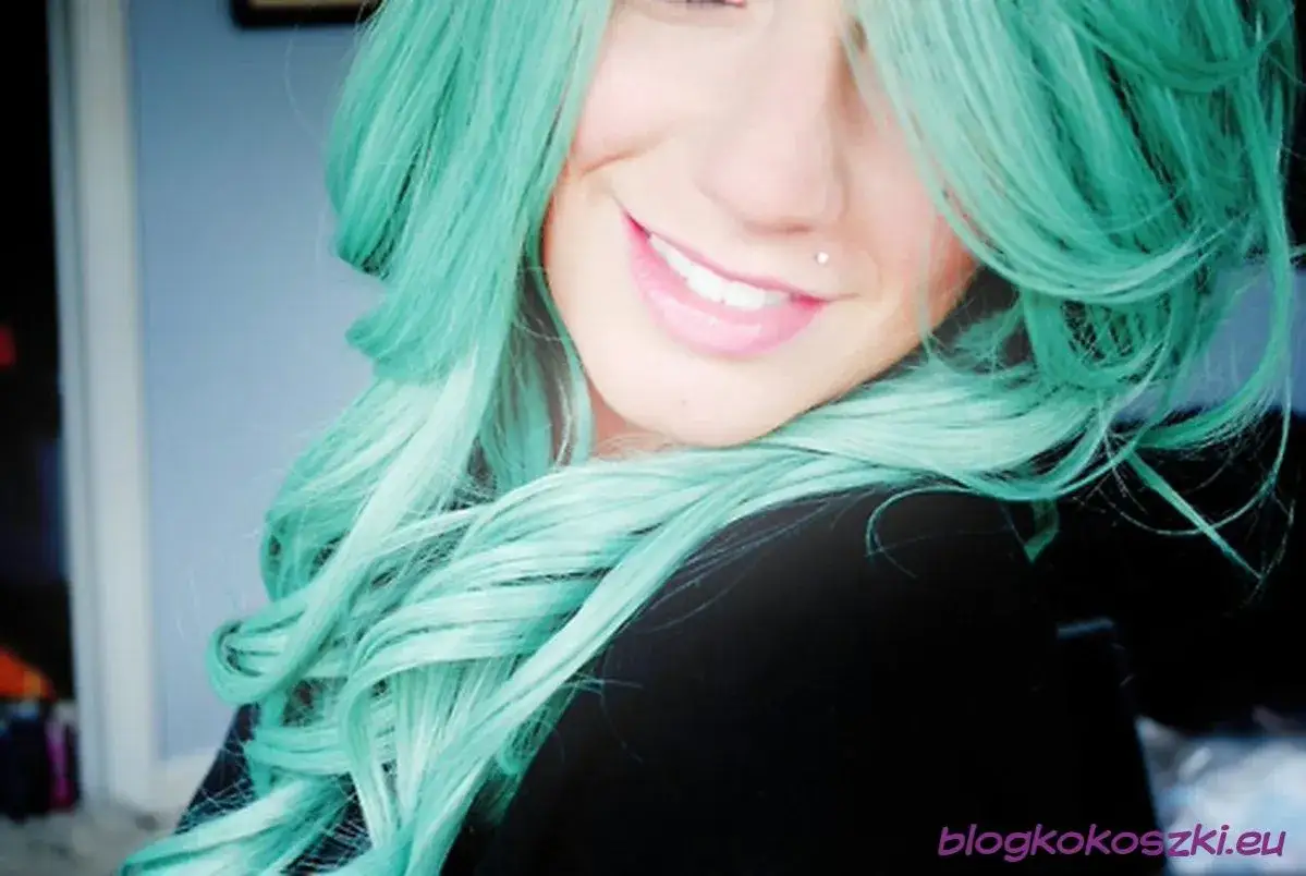 Sekrety Henny Krakowskiej: Ciemne włosy bez zieleni. Zrób to sama!