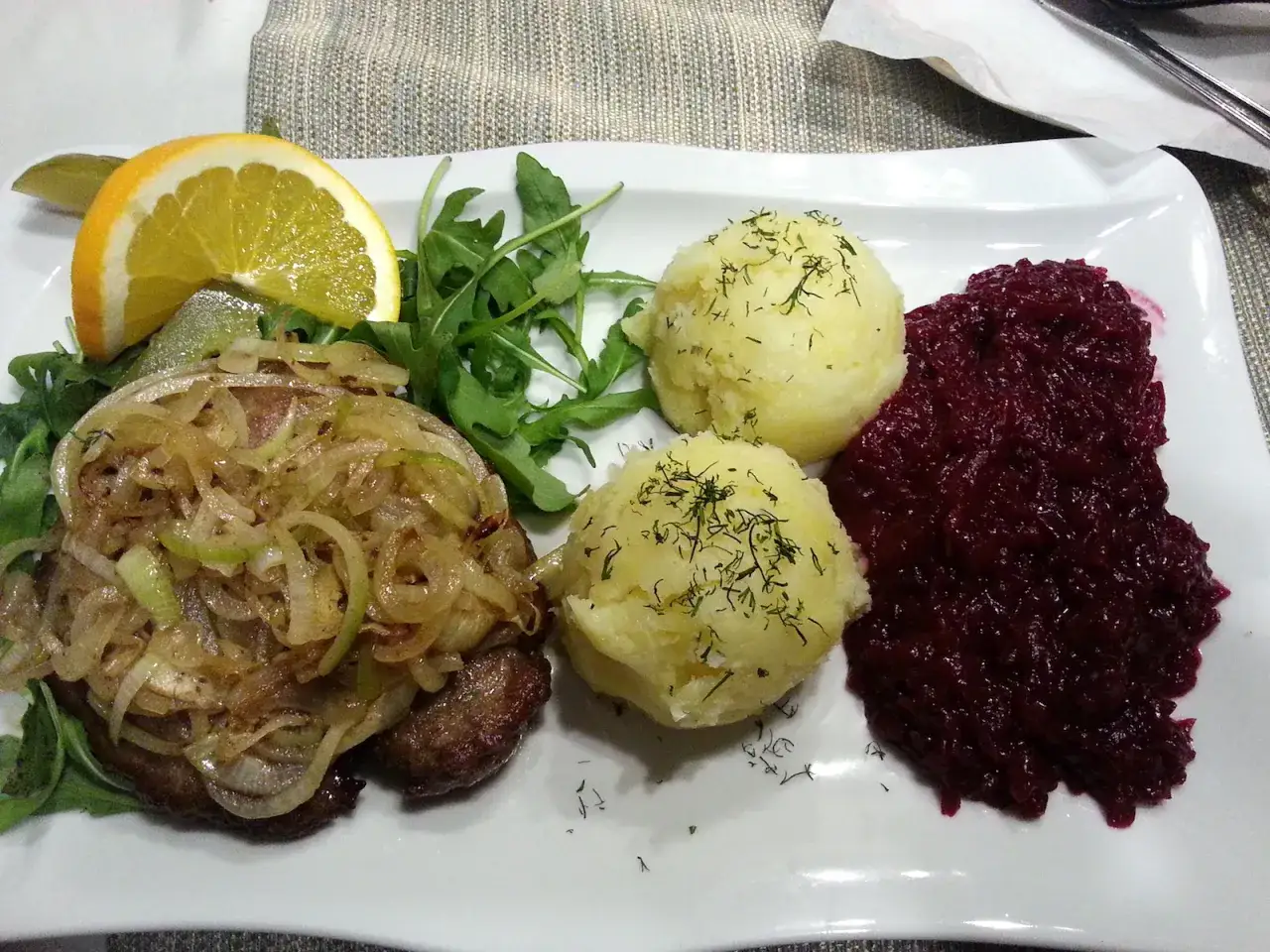 Kalisz kulinarnie: Gdzie zjeść? Od tanio do luksusu!