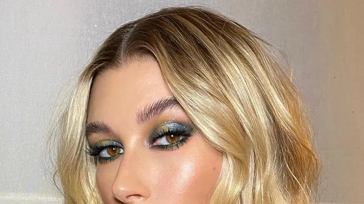 Jak rozświetlająca baza pod makijaż może odmienić Twój wygląd