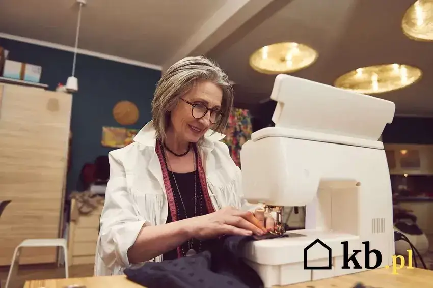 Ile kosztuje uszycie spódnicy na miarę? Cennik i porady eksperta