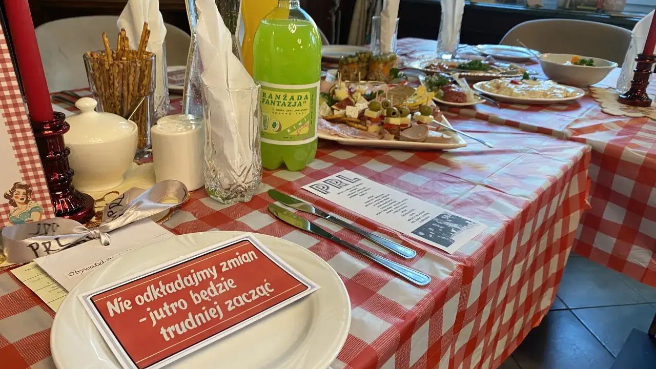 Impreza PRL: Kompletny przewodnik po modzie, menu i zabawie