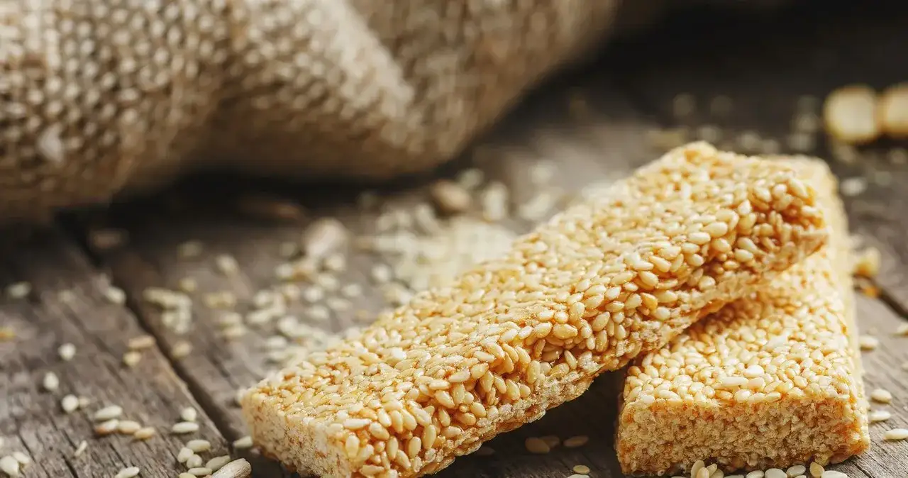 Czy sezamki tuczą? Odkryj prawdę o ich kaloryczności i diecie