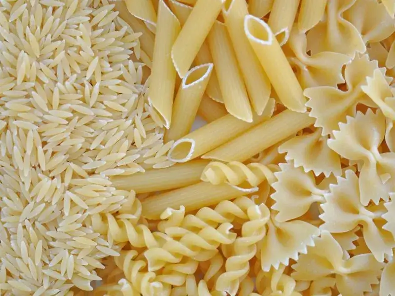 Co jest zdrowsze: ryż czy makaron? Odkryj prawdę o ich wartościach
