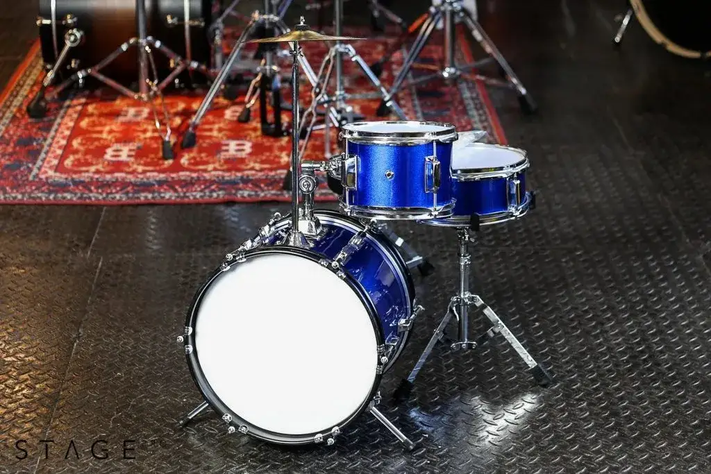 Pierwsza perkusja: Ile kosztuje i jak nie przepłacić na start?