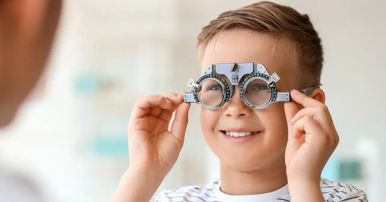 Okulary z NFZ: Co 2 lata? Ile refundacji dla Ciebie i dziecka?