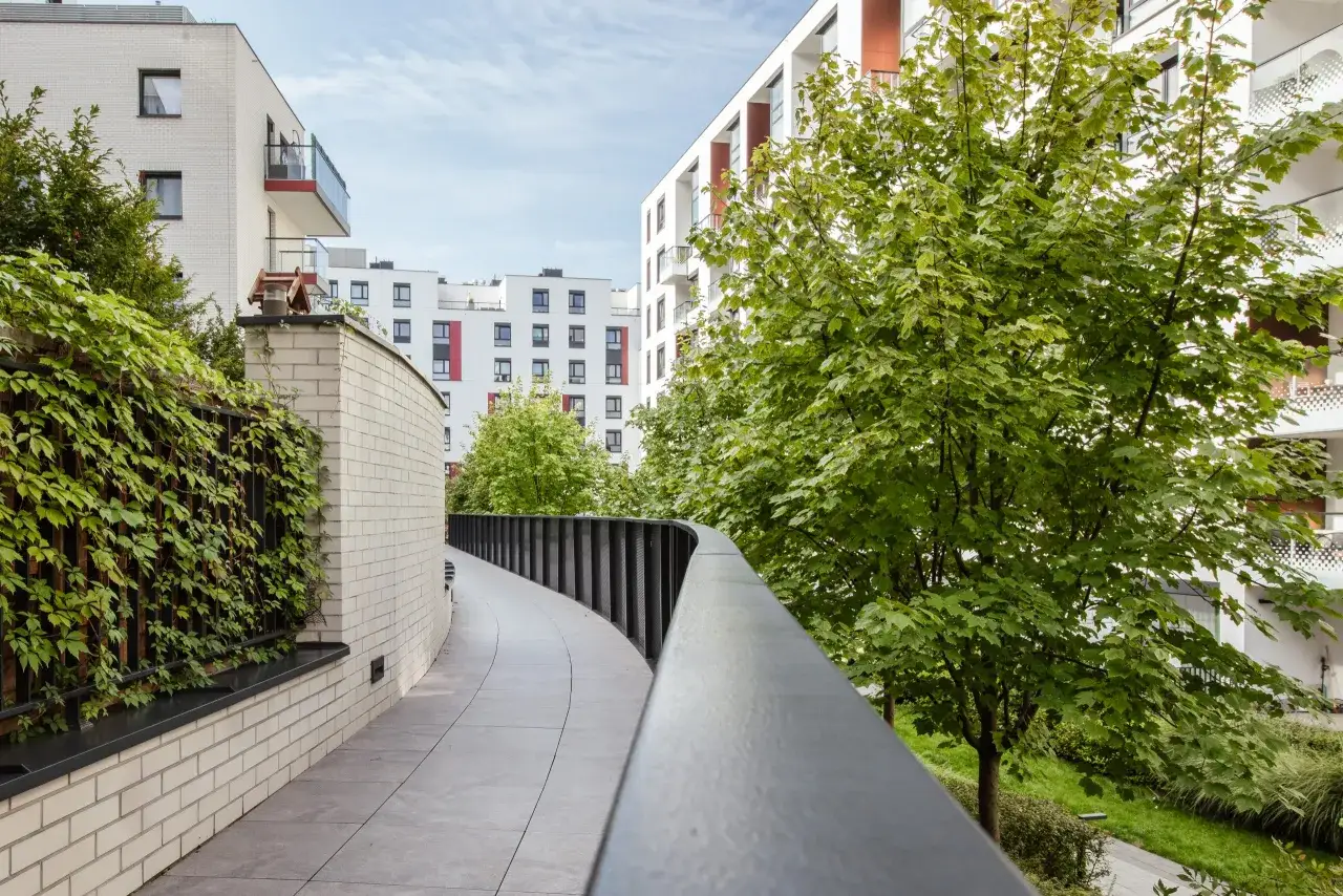 Wspólnota czy spółdzielnia? Własność, koszty, decyzje