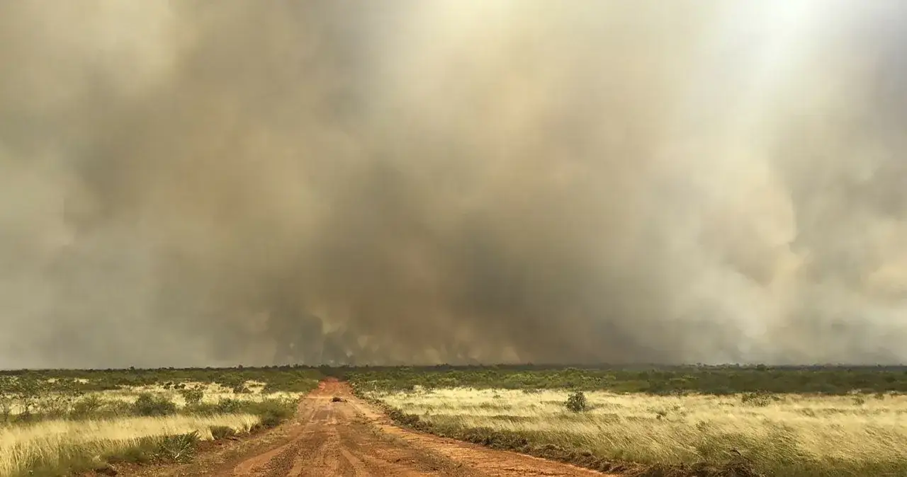 Jaki jest klimat w Australii? Odkryj niezwykłe różnice i zjawiska