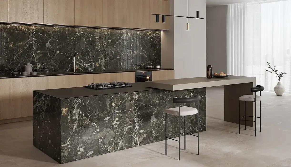 Płytki czy szafki w kuchni? Wybierz mądrze i uniknij kosztownych błędów.