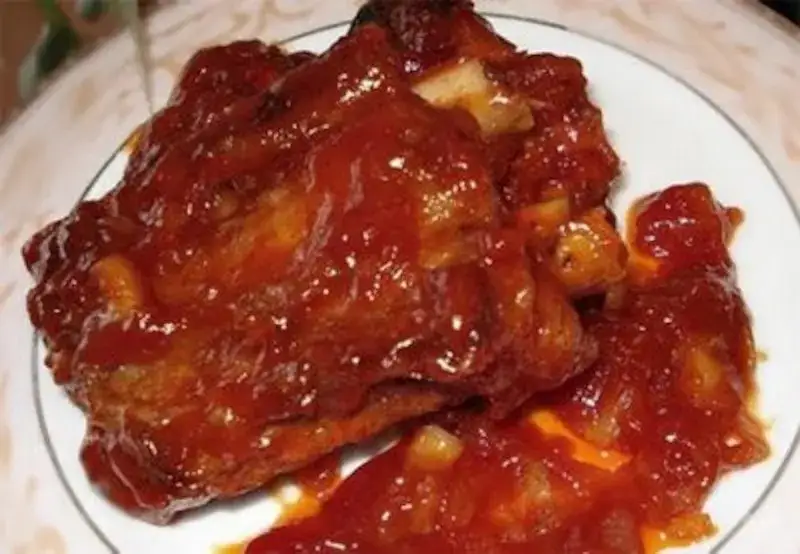 Sos z żeberek: Nie wylewaj smaku! Przepis na aksamitny dodatek