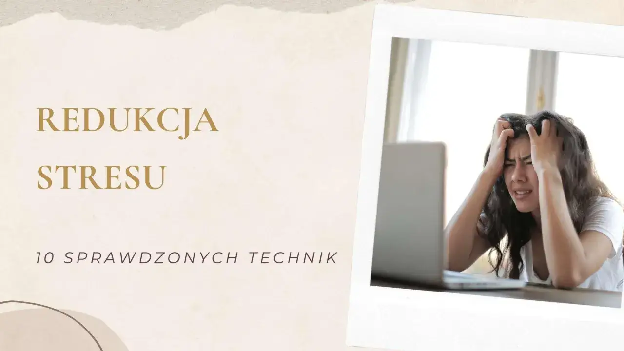 Zestresowana kobieta przy laptopie. Dowiedz się, jak się zrelaksować i zredukować stres dzięki 10 sprawdzonym technikom.